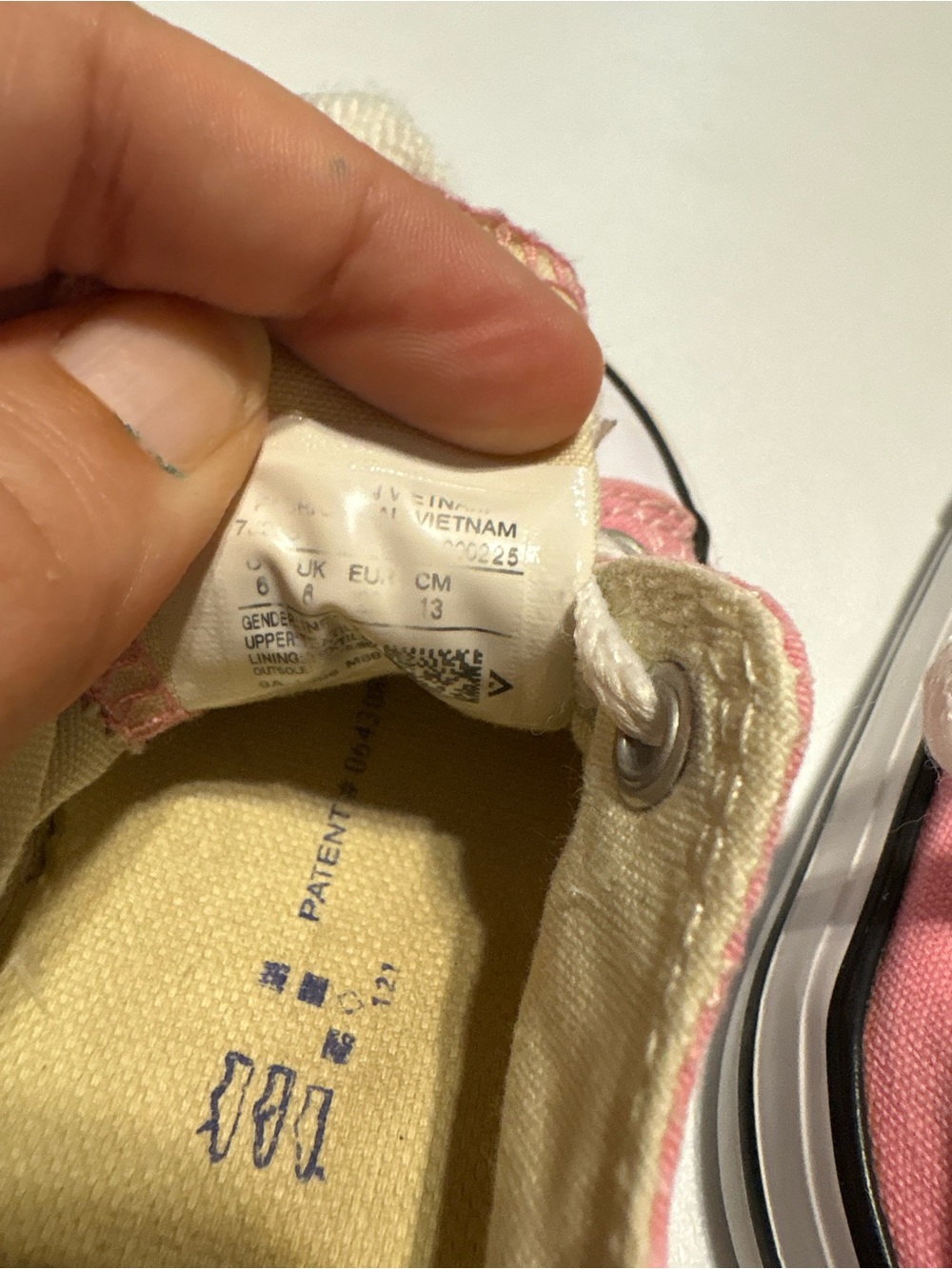 Pink Converse // 6c - Picture 7 of 7